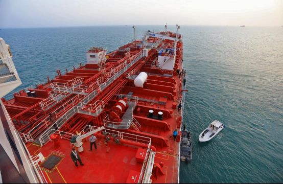  伊朗能源设施遭遇打击，海湾石油出口锐减；亚洲国家转向俄罗斯供应，美国临时豁免航运限制稳定市场。 新闻 伊朗能源设施遭遇打击，海湾石油出口锐减；亚洲国家转向俄罗斯供应，美国临时豁免航运限制稳定市场。 新闻 伊朗能源设施遭遇打击，海湾石油出口锐减；亚洲国家转向俄罗斯供应，美国临时豁免航运限制稳定市场。 新闻