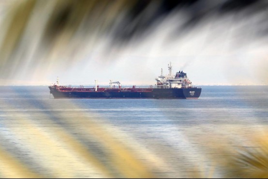  伊朗能源设施遭遇打击，海湾石油出口锐减；亚洲国家转向俄罗斯供应，美国临时豁免航运限制稳定市场。 新闻 伊朗能源设施遭遇打击，海湾石油出口锐减；亚洲国家转向俄罗斯供应，美国临时豁免航运限制稳定市场。 新闻 伊朗能源设施遭遇打击，海湾石油出口锐减；亚洲国家转向俄罗斯供应，美国临时豁免航运限制稳定市场。 新闻