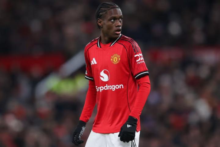  曼联年轻边锋曼塔托遭遇脚踝重创；本赛季提前告别赛场。 体育新闻