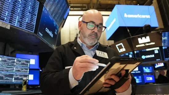 道指尾盘寻求延续涨幅，标普纳指承压；地缘政治因素主导市场情绪波动。