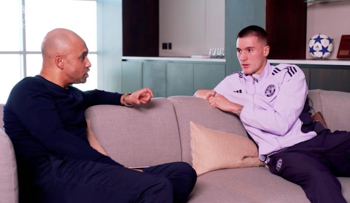  不再受困于“守门员”的桎梏：谢什科如何重塑职业生涯？ 情感心理