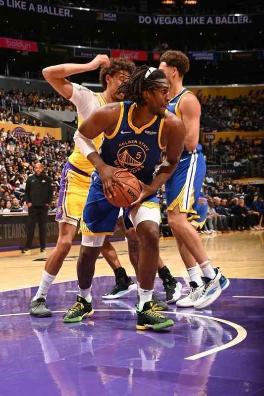  体系球员的技术密码：卢尼为何在勇士如鱼得水却在鹈鹕寸步难行。 体育新闻