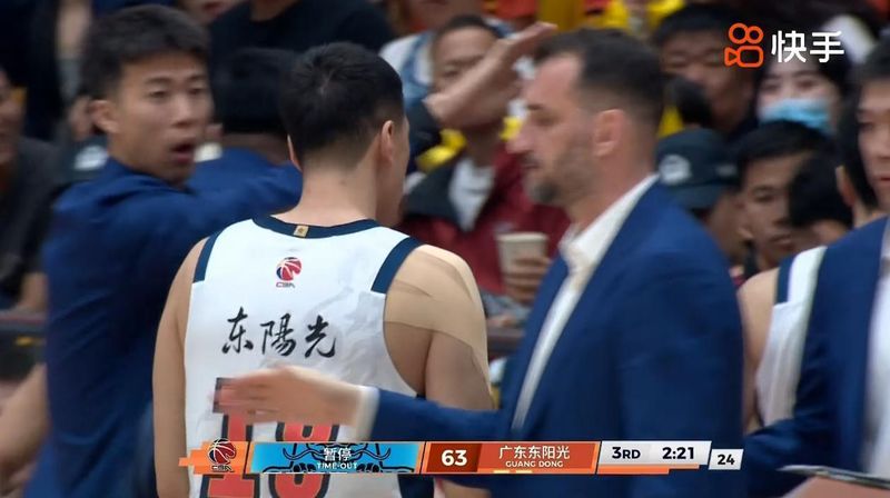  【战术复盘】广东队败北背后的轮换困局：杜锋保守策略的深层逻辑与破局之道 体育新闻