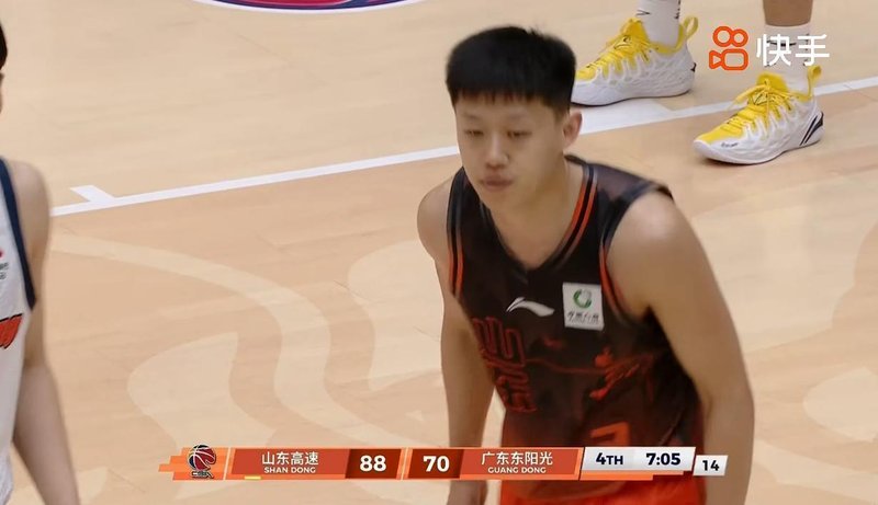  【战术复盘】广东队败北背后的轮换困局：杜锋保守策略的深层逻辑与破局之道 体育新闻