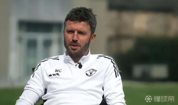 曼联战术重构与更衣室治理：卡里克专访中的深层逻辑解析