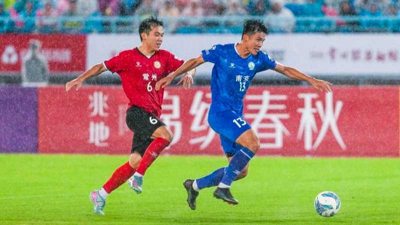  【技术解析】从VAR到主客场双回合：苏超联赛的赛制进化论 体育新闻